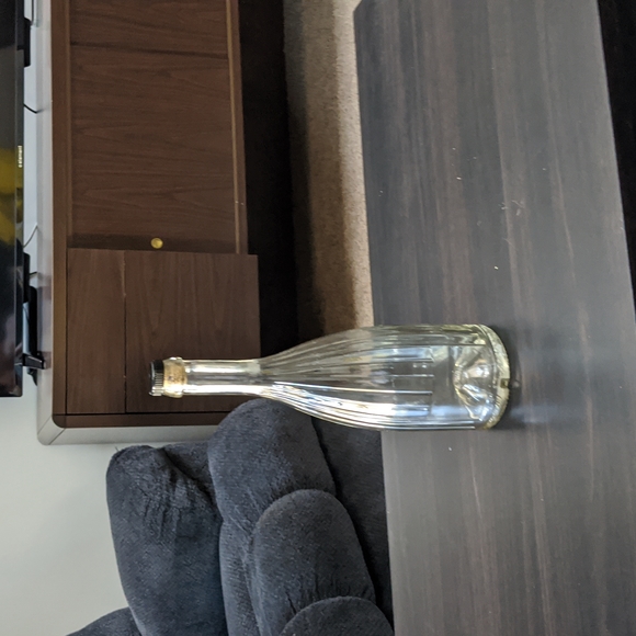 Clear glass wine bottle - Picture 6 of 6